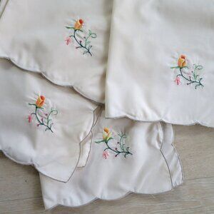 Vintage Bullocks Embroidered Cream Scalloped Napkins Set of 4 Yellow Pink Floral